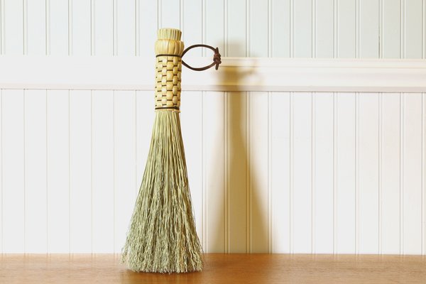 Round Woven Whisk - Old Fashioned Whisk Broom