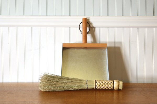 Untrimmed Round Whisk and Dustpan Set - Cleanup Kit - Old-Fashioned Whisk and Dustpan